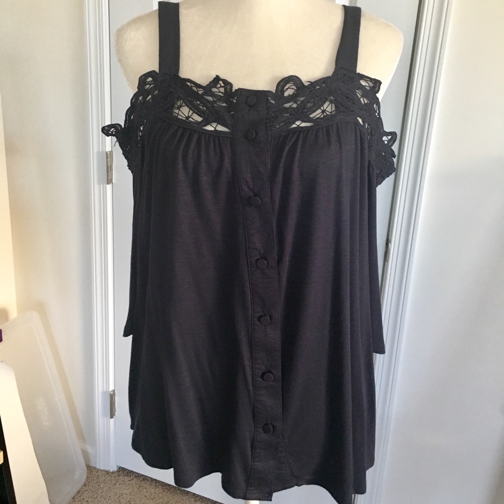 Daniel Rainn cold shoulder blouse